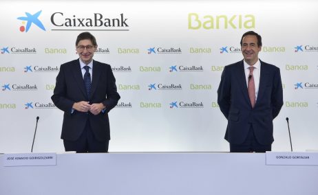 José Ignacio Goirigolzarri, presidente de Bankia, y Gonzalo Gortázar, consejero delegado de Caixabank