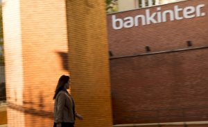 Los inversores presionan a la banca española para que cumpla en sostenibilidad