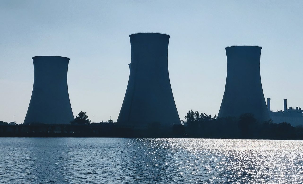Central Nuclear, imagen de Unsplash