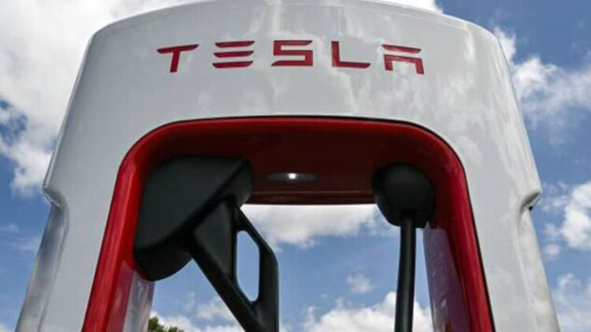 Los altos ejecutivos de Tesla se van de la compañía en medio de recortes de empleo