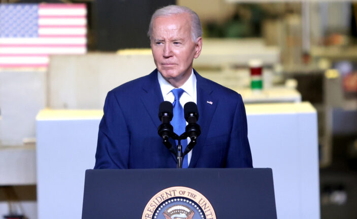 Biden impone amplios aranceles a chips, minerales y vehículos eléctricos chinos