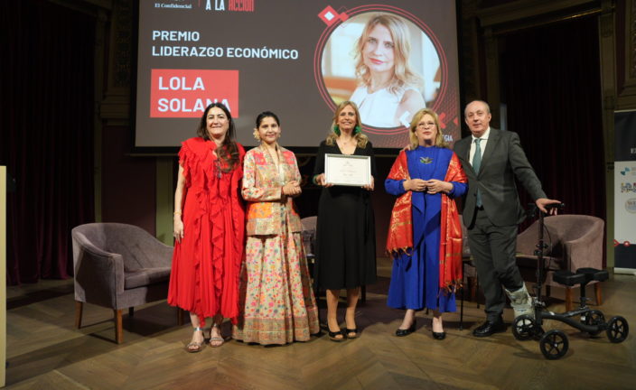 Lola Solana recibe el premio al liderazgo económico del Women Economic Forum  