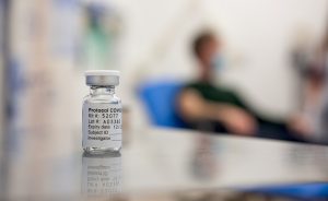 Astrazeneca confirma que su vacuna es eficaz contra la variante Delta.