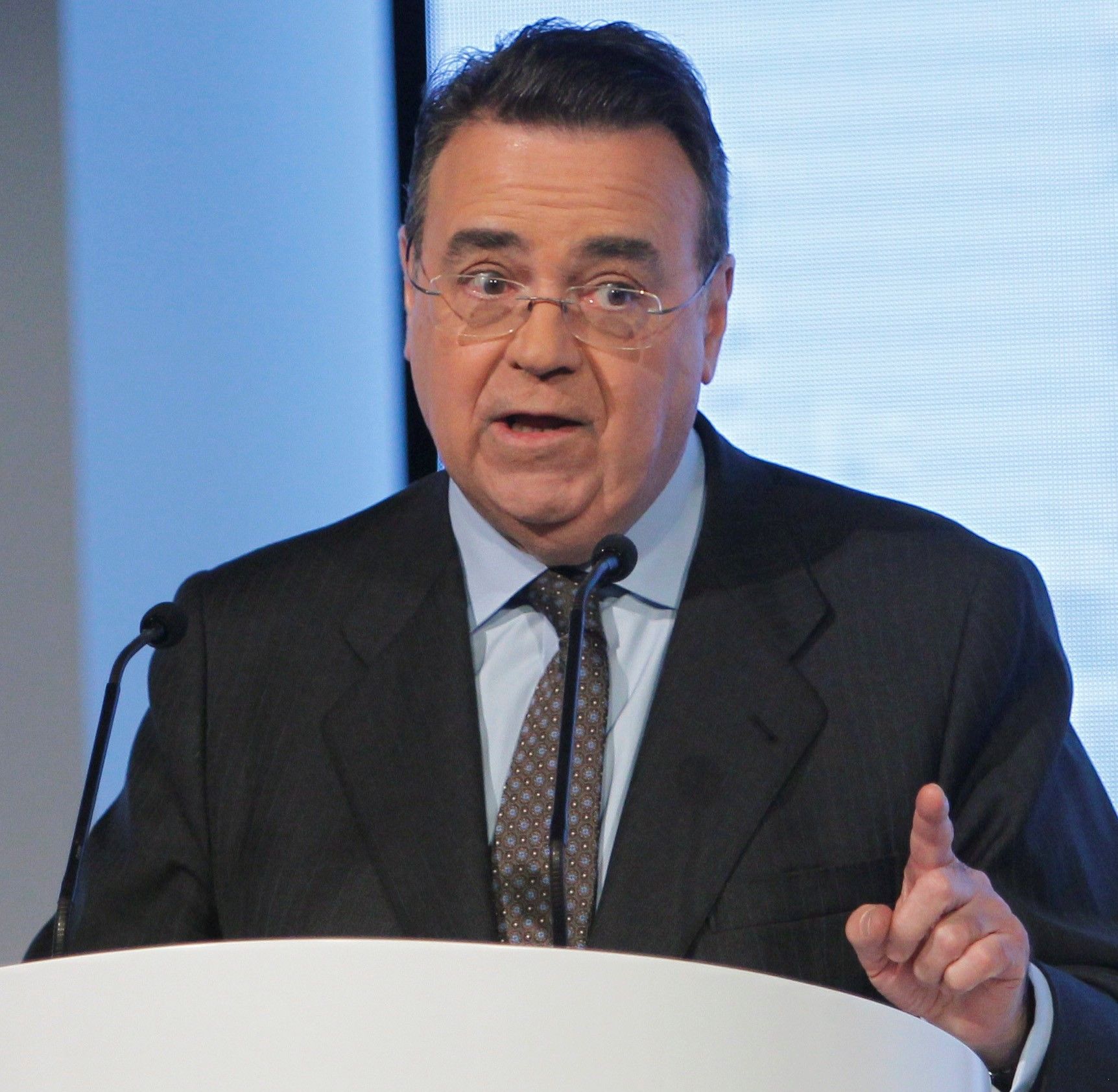 IBEX 35 - Enagás: la retribución a las energéticas se come el 12% del beneficio - finanzas.com Enagás cerró los nueve primeros meses del año con un beneficio de 307,3 millones de euros, un 11,9% menos que hace un año, pero mantiene el objetivo de 380 millones de ganancias para el año