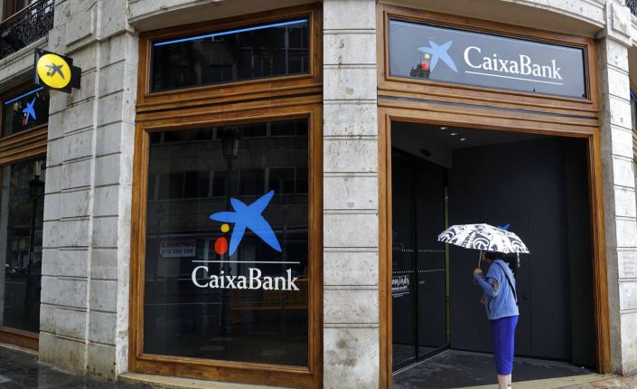 Los analistas califican de "elevado” el dividendo de CaixaBank, pero reconocen que se alinea con el de otros grandes bancos