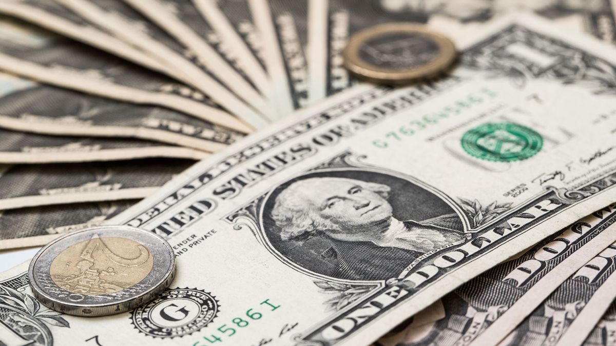 купюра номиналом 100 долларов. деньги доллары картинки. доллары в рубли. купюра 100 долларов сша. доллар на белом фоне.