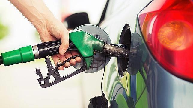 Las mejores tarjetas con descuentos en gasolina para viajar en coche este verano