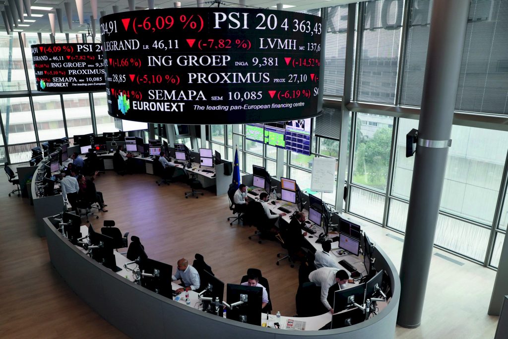 ¡Calma en la Tormenta! 3 Estrategias de Inversión Inteligentes para Ignorar el Ruido del Mercado
