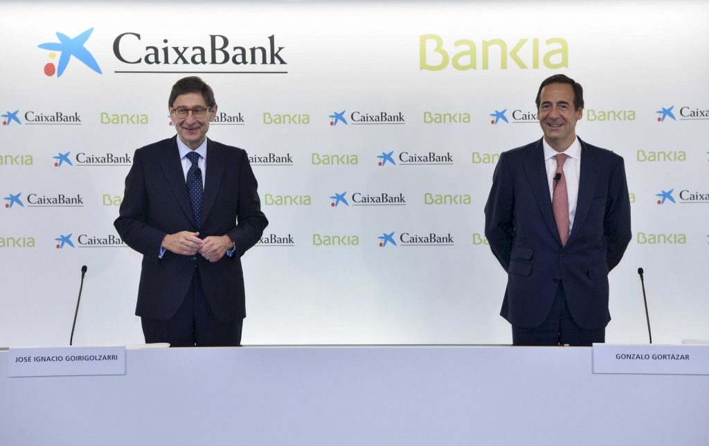 Caixabank y Bankinter marcan distancia bursátil con la competencia thumbnail