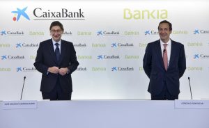 Caixabank repartirá entre el 50 por ciento y el 60 por ciento del beneficio de 2022 en un único dividendo en abril de 2023 más una recompra de acciones