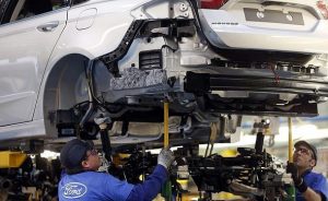 Mercados: El 'profit warning' de Renault arrastra al sector en Europa: Cie y Gestamp de las más afectadas | Autor del artículo: Raúl Poza Martín