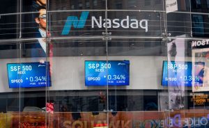 Mercados - El Nasdaq compra el discurso tranquilizador de Powell | finanzas.com El discurso tranquilizador de Powell da alas a los valores tecnológicos, que atraen la liquidez del mercado