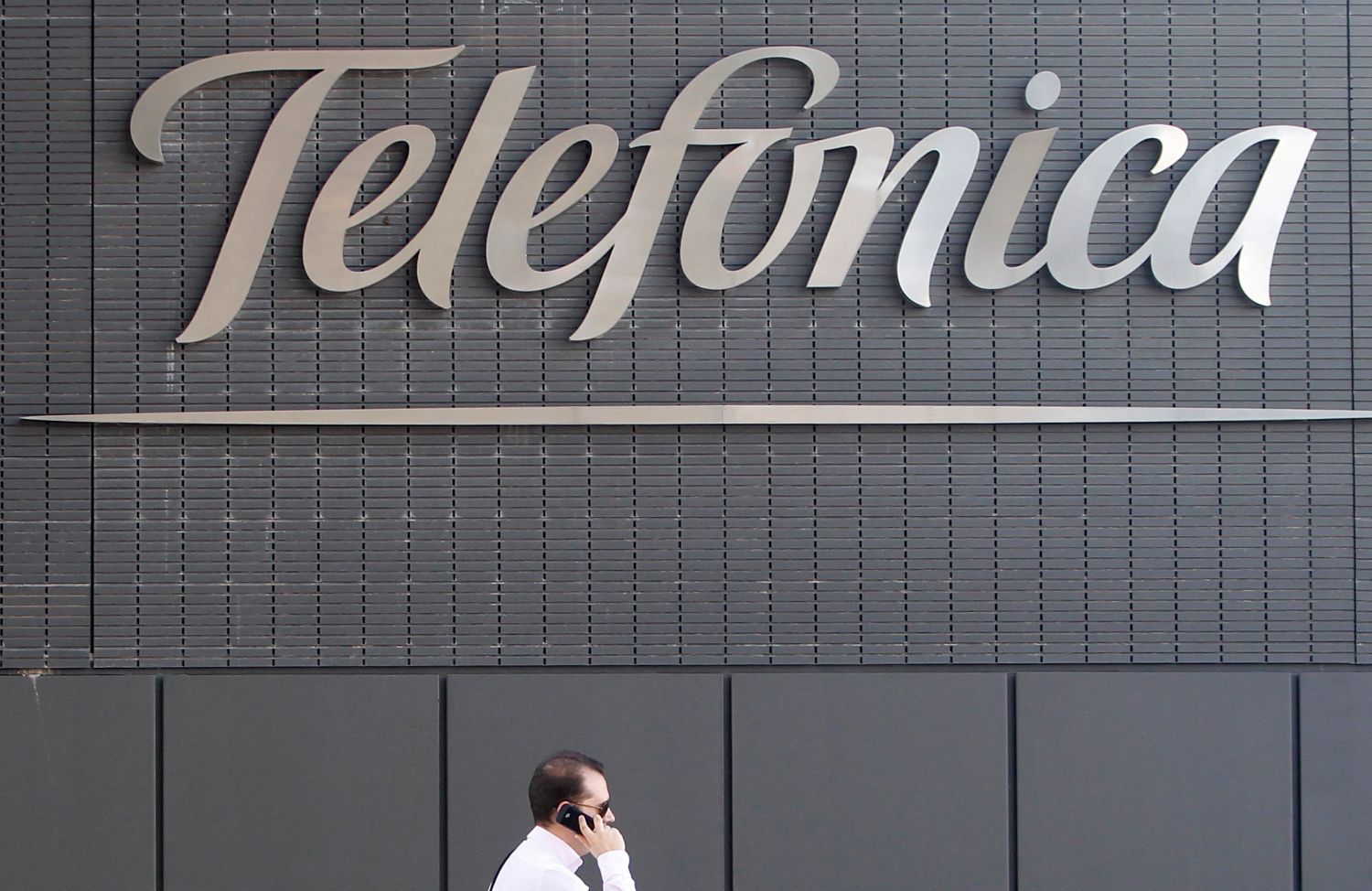IBEX 35 - Telefónica recibe luz verde en el Reino Unido para la fusión de O2 y Virgin | finanzas.com IBEX 35: Telefónica recibe luz verde en el Reino Unido para la fusión de O2 y Virgin | Autor del artículo: Daniel Domínguez
