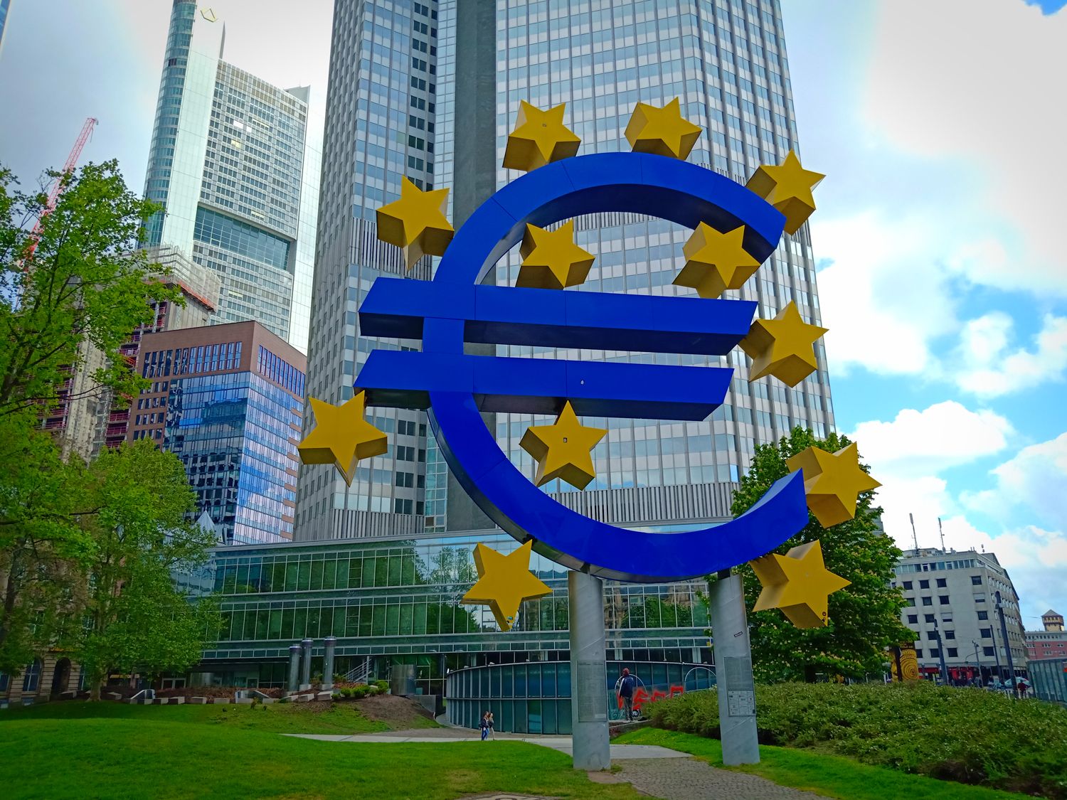 El euríbor hoy: cae un día antes de la reunión del BCE
