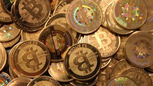 Bitcoin: la gestora que administra el mayor fondo del mundo pide su conversión en ETF