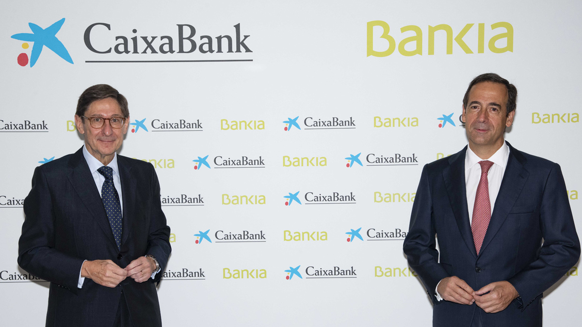 IBEX 35 - Caixabank da la sorpresa y recupera el pay out del 50% - finanzas.com Caixabank cierra el semestre con unas ganancias de 4.181 millones de euros gracias a la integración de Bankia, lo que permite a la entidad destinar el 50 por ciento del beneficio al pago de dividendo