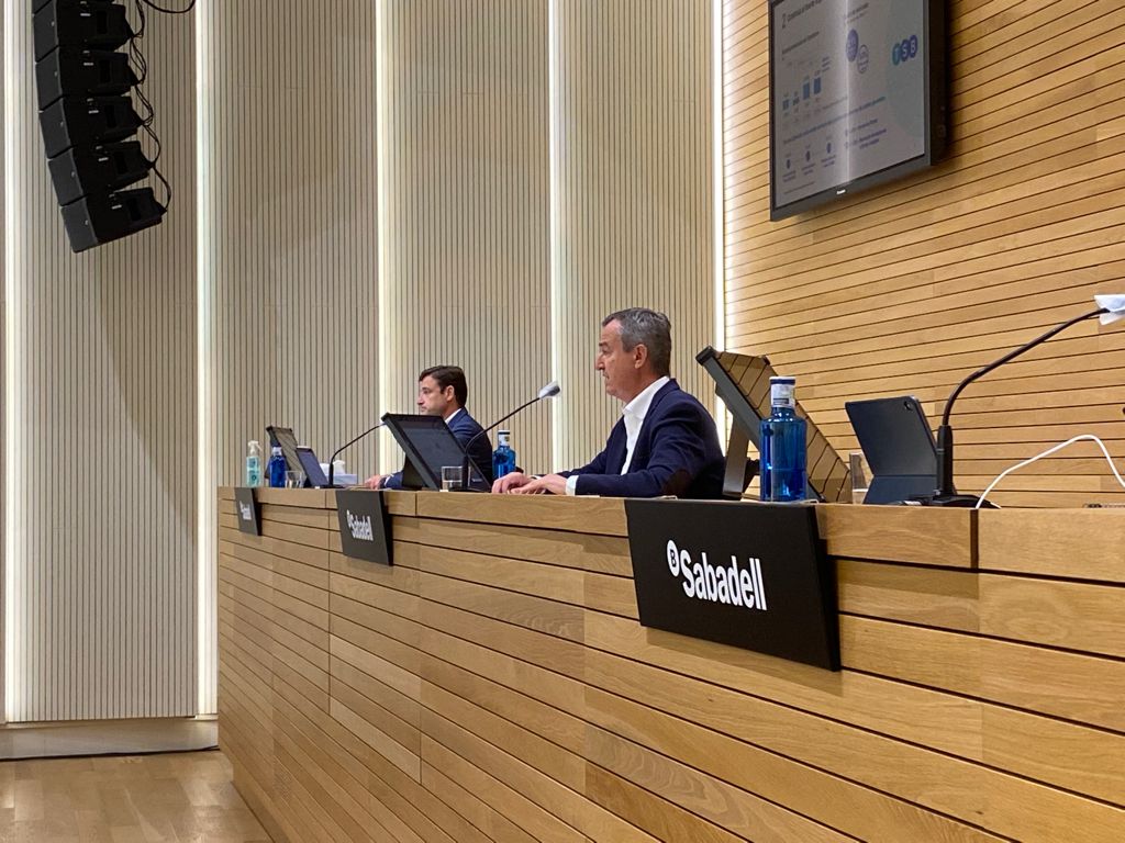 IBEX 35 - Banco Sabadell recupera el dividendo en efectivo tras ganar 220 millones - finanzas.com IBEX 35: Banco Sabadell recupera el dividendo en efectivo tras ganar 220 millones | Autor del artículo: Cristina Casillas