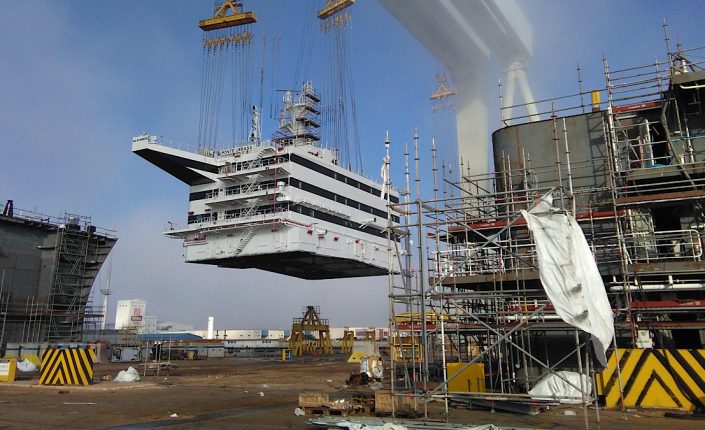 IBEX 35 - ACS logra un beneficio de 351 millones impulsada por Abertis - finanzas.com La constructora ACS aumenta su beneficio neto un 4,8 por ciento entre enero y junio y sus ventas se reducen un 3,5 por ciento hasta los 13.330 millones de euros, penalizadas por el tipo de cambio.