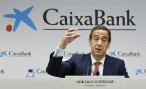 Caixabank tiene mejores perspectivas que BBVA, según Renta 4