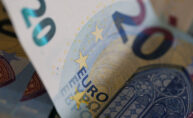 FOTO DE ARCHIVO: Billetes de 20 euros en esta imagen de ilustración tomada el 1 de agosto de 2016. REUTERS/Regis Duvignau