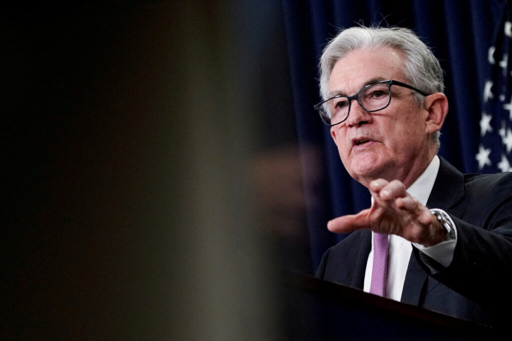 Fed reduz ritmo de altas, mas vê juros em 5,1% em 2023