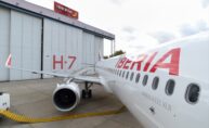El nuevo avión AIRBUS A321 XLR, en las instalaciones de mantenimiento de Iberia, filial de IAG. EP