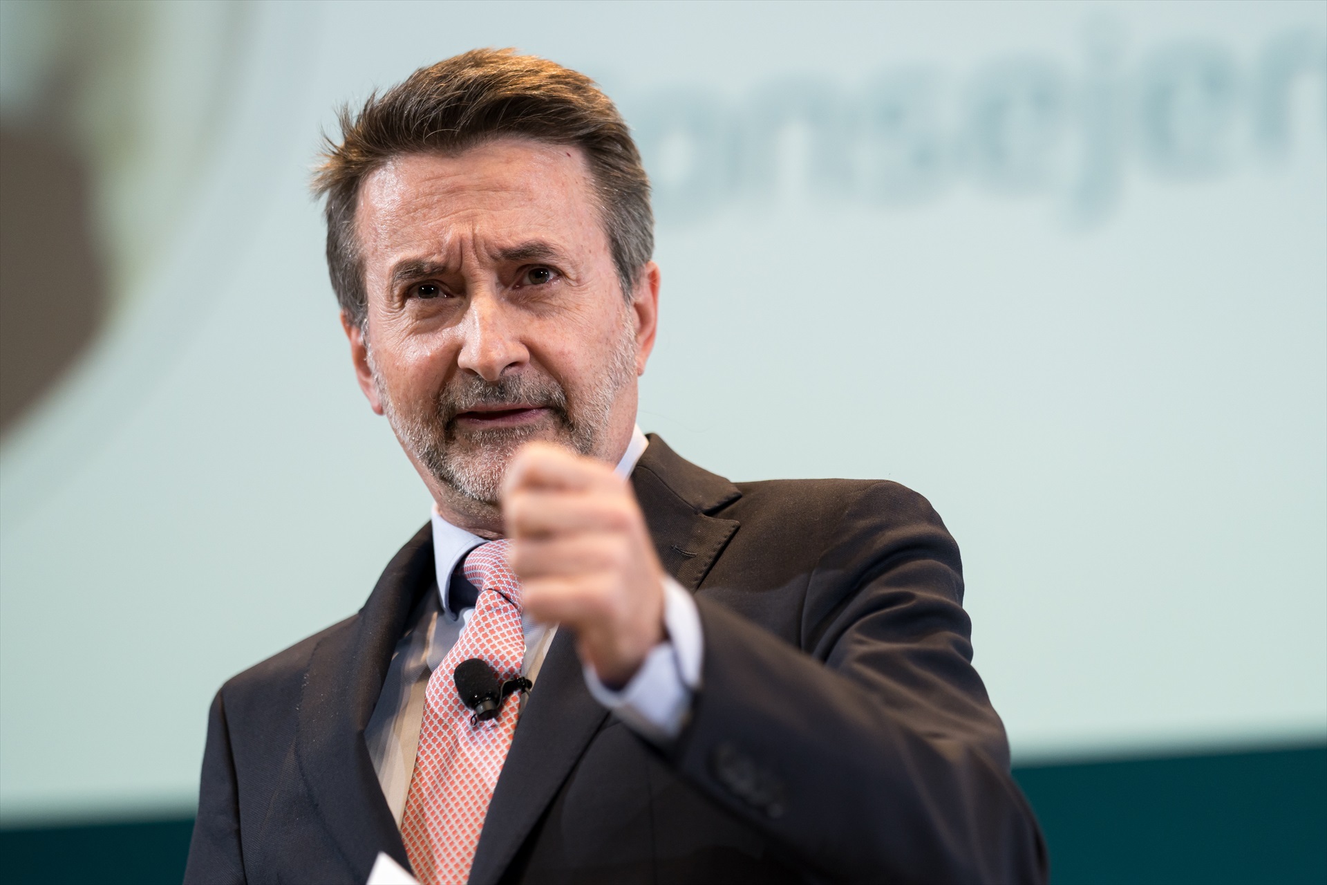 Riesgo y Oportunidad: ¿Por qué los Fondos de Inversión Apuestan al Declive de Repsol con 350 Millones de Euros?