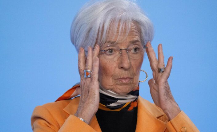 La presidenta del Banco Central Europeo (BCE), Christine Lagarde, habla durante una conferencia de prensa tras la reunión de política monetaria del BCE en Fráncfort, Alemania