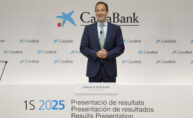 Gonzalo Gortázar, consejero delegado de CaixaBank, durante la presentación de resultados del primer semestre de 2025.