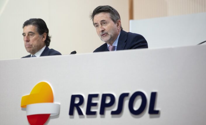 La petrolera ha reportado unos beneficios decepcionantes para los primeros nueve meses del año, a pesar de la fortaleza de su margen de refino. Aunque los expertos no dejan de confiar en Repsol