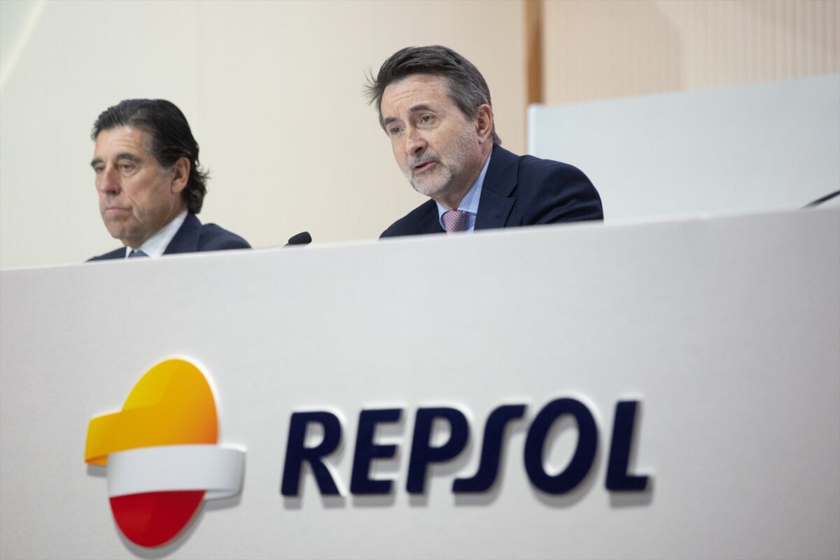 Repsol mejora sus previsiones: alza del petróleo y mayores beneficios
