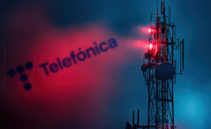 Telefónica, farolillo rojo del año entre las grandes telecos europeas