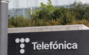 Logo de Telefónica en su sede del Distrito C | Foto de Telefónica