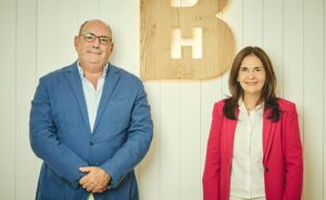 Rafael Valera, CEO de Buy & Hold y María Morales, directora de inversión