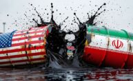 barril de petróleo roto con las banderas de EEUU e Irán