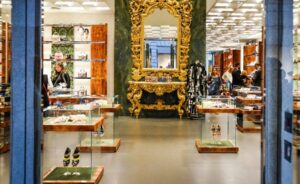 Una tienda de lujo en Milán | Foto de 123RF/Piotrkt