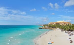 Meliá abandona la batalla hotelera en Cuba con daños menores