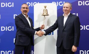 Los directivos de Digi en el toque de campana de su estreno en bolsa