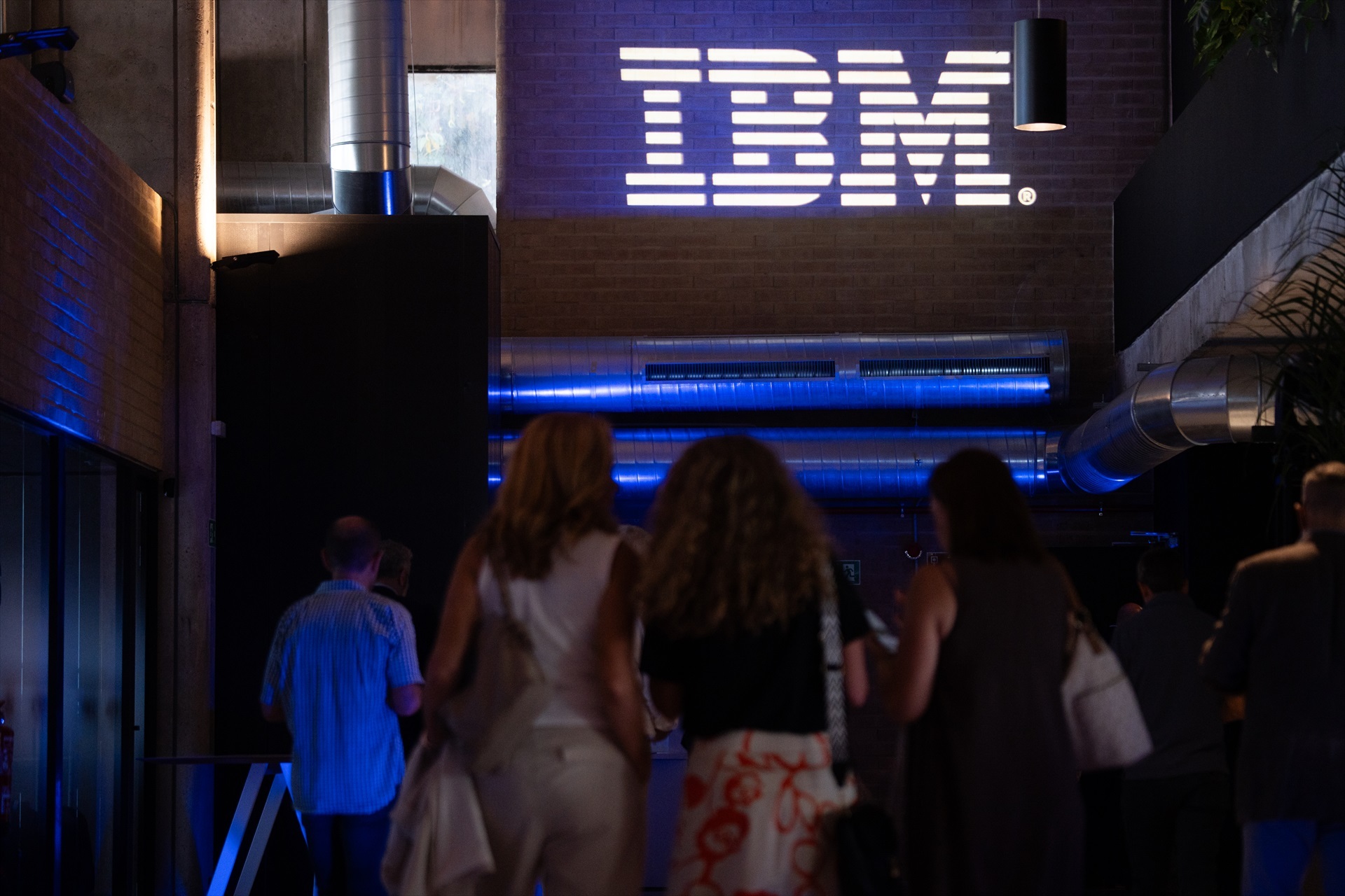 IBM se desplome un 25% tras admitir un error de cálculo en plena fiebre por la IA IBM se desplome un 25% tras admitir un error de cálculo en plena fiebre por la IA